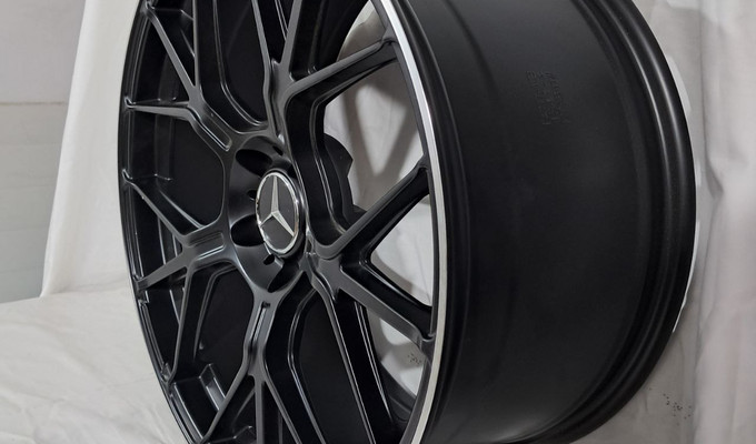 Разноширокие  R20 5x112 ЦО66.6 Matt Black Machined Lip
