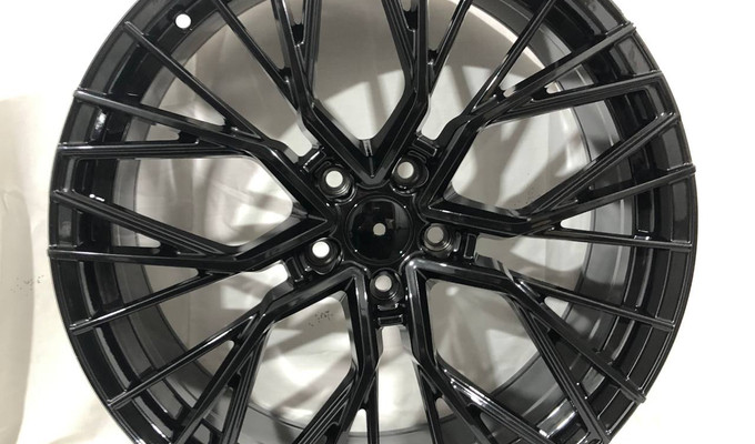 R20 8,5J ET35 5x114,3 73,1 GLOSS BLACK