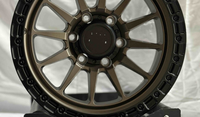  R17 9J ET0 6x139,7 110,1 MATT BRONZE+BLACK LIP