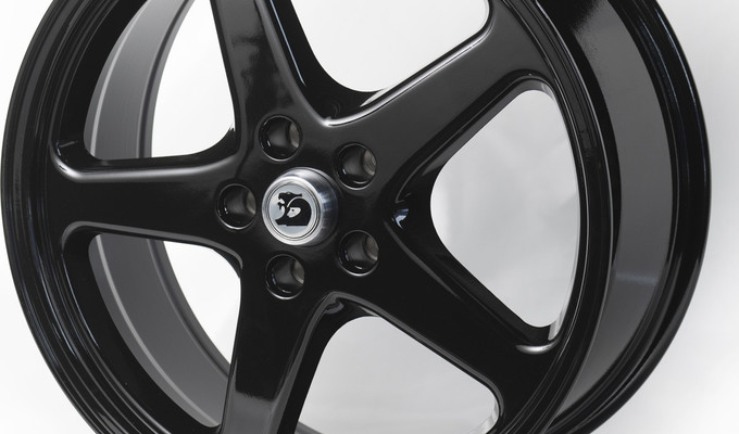  Разноширокие   R20  5x120  ЦО 69,6 Gloss Black