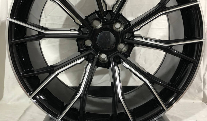 Разноширокие R20 5x112 66,6 Gloss black machined and milled