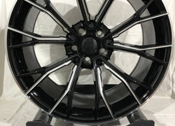 Разноширокие R20 5x112 66,6 Gloss black machined and milled