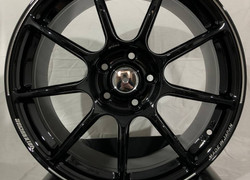 R18 8,5J 5x114,3 ET40 67,1 Gloss Black + Milling