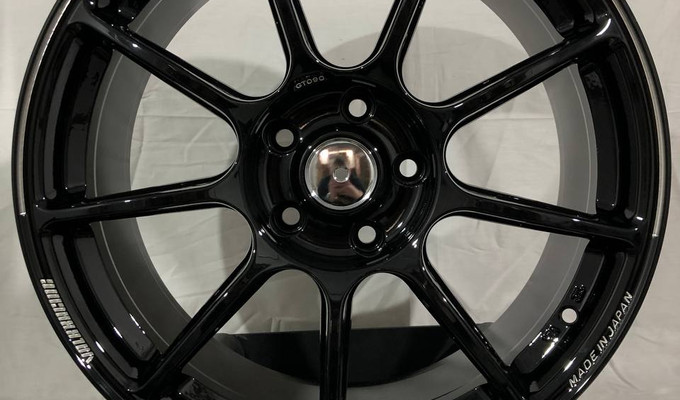 R18 8,5J 5x114,3 ET40 67,1 Gloss Black + Milling