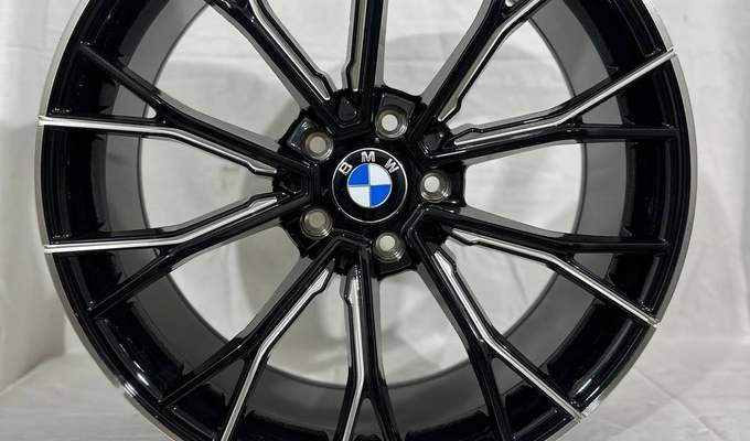  BMW R20  5x120  ЦО 72,6 gloss black machine lip milling window