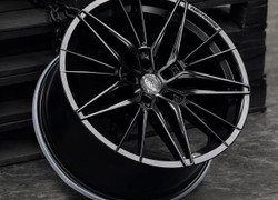 Разноширокие R20 5x112 ЦО66.6 GLOSS BLACK