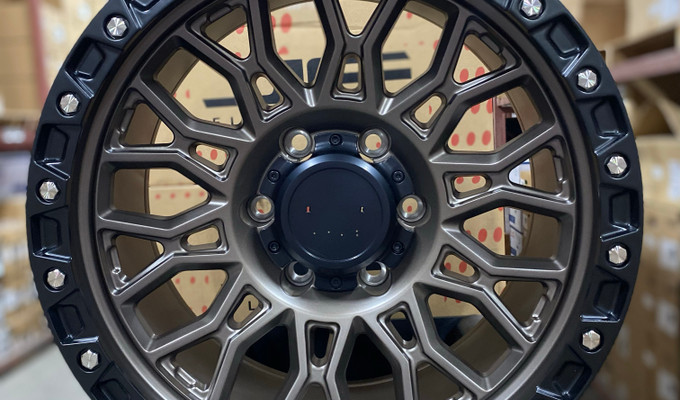  R17 9J ET0 6x139,7 110,1 MATT BRONZE+BLACK LIP