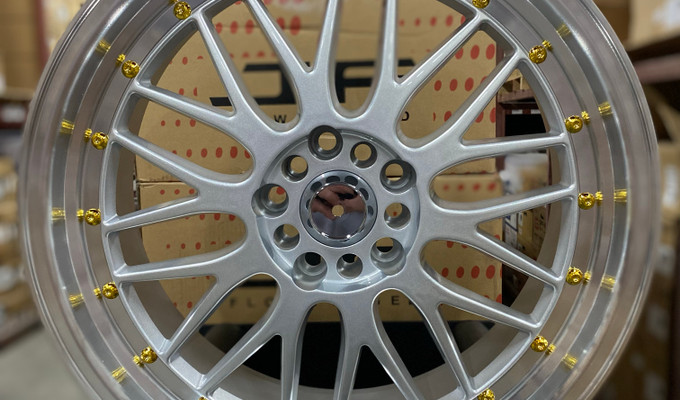 KS014 R18 8J ET20 5x100 / 5x113 / 5x112 / 5x114,3 73.1 LS