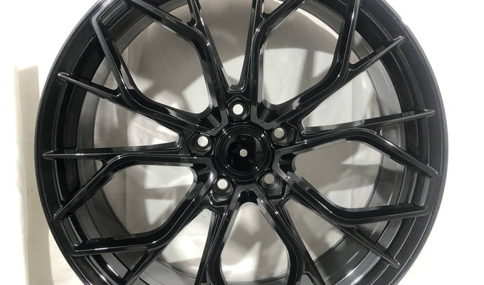 Разноширокие   R20   5X120 74,1 GLOSS BLACK
