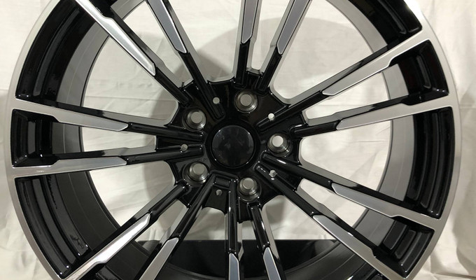   Разноширокие  BMW M5 R20  5x120  ЦО 72,6 Black Machined Face