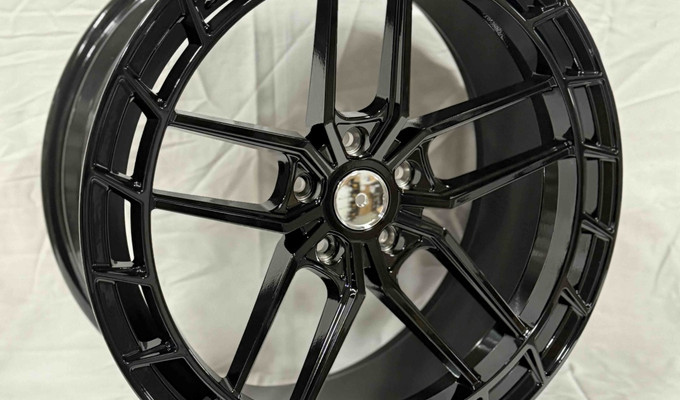 R20 9J 5x114,3 ET35 73,1 Gloss Black