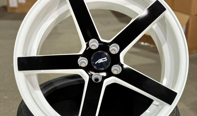 Разноширокие  R20   5x120 ЦО 74.1 white and black