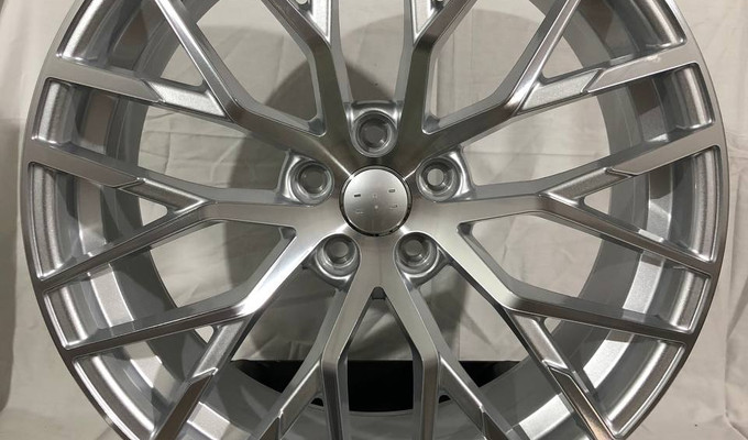 R20 9J 5X112 ET35 66,6 Silver / Machined