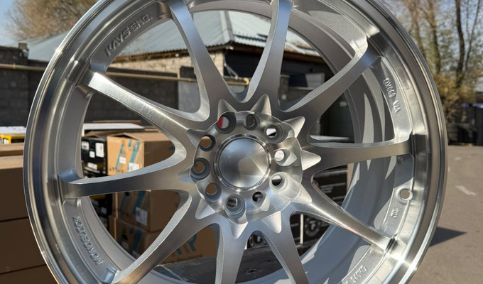 Rays R18 8,5J ET40 5x108 / 5x114,3 73.1 Silver Machine Face/Lip