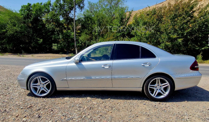 Mercedes-Benz E-Класс 2002 года