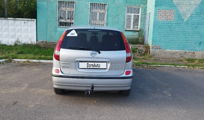Nissan Almera Tino 2002 года