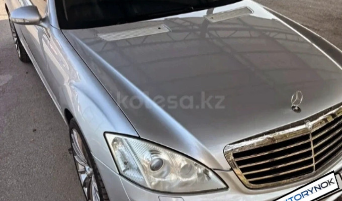Mercedes-Benz S-Класс 2005 года