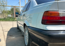 BMW 3 серия 1992 года