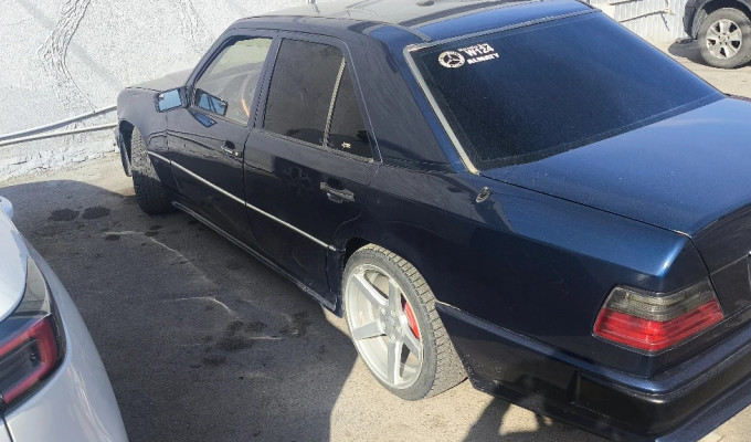 Mercedes-Benz E-Класс 1994 года