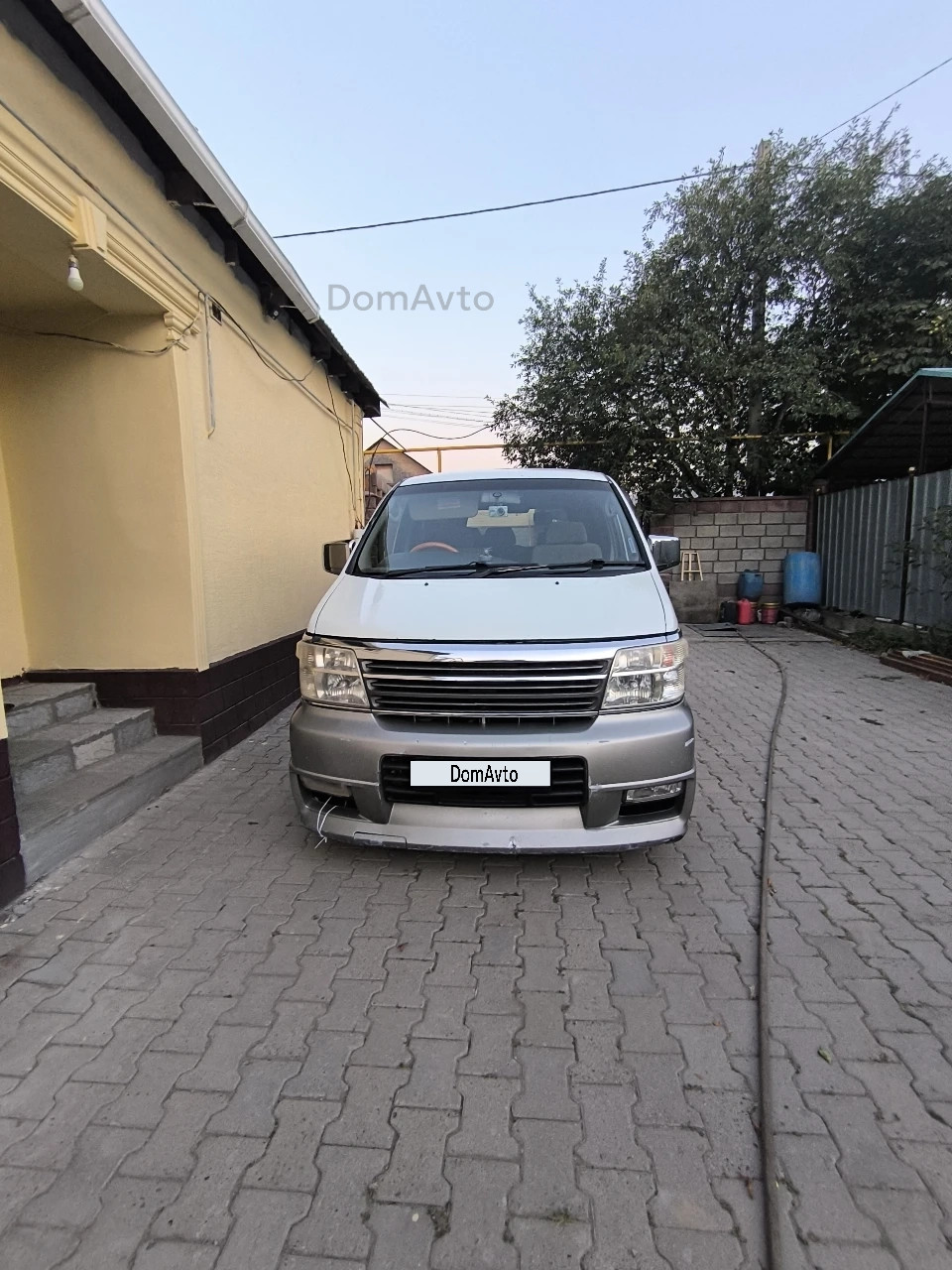 Nissan Elgrand, 1998