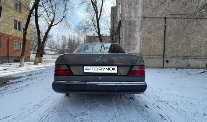 Mercedes-Benz E-Класс 1992 года