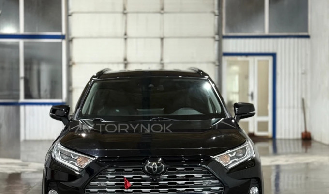 Toyota RAV4 2020 года