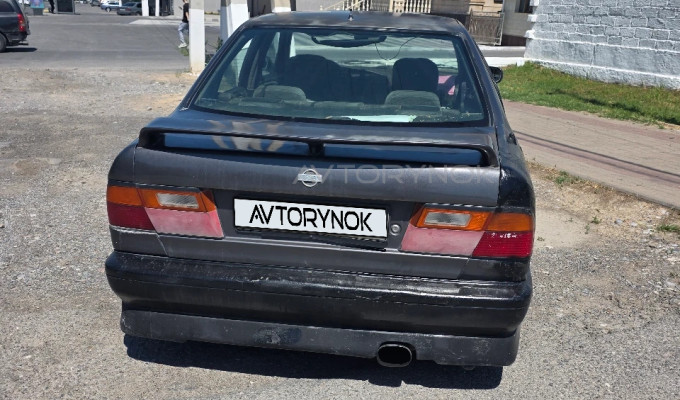 Nissan Primera 1990 года