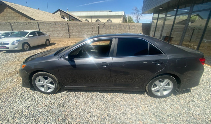 Toyota Camry 2012 года