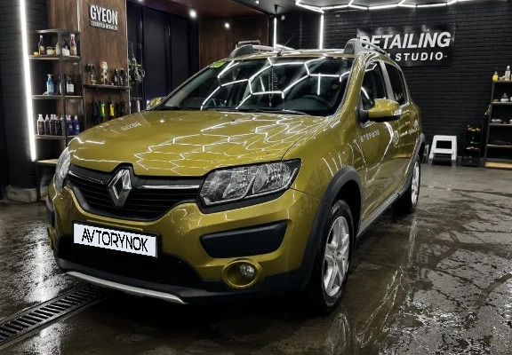 Renault Sandero 2015 года