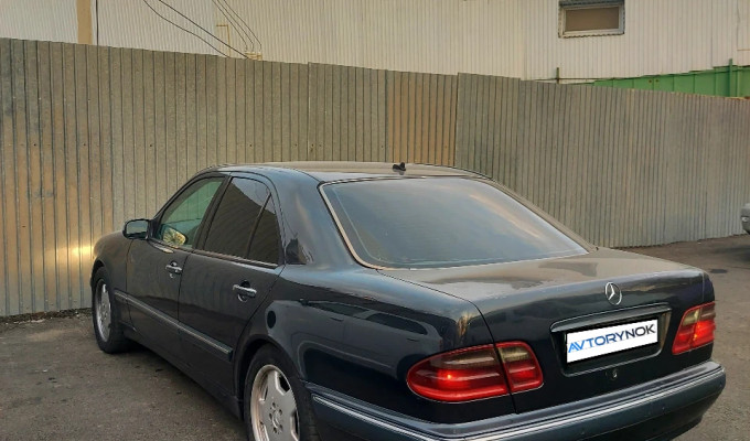 Mercedes-Benz E-Класс 2001 года