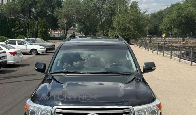 Toyota Land Cruiser 2015 года