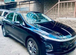 Hongqi E-QM5 2025 года