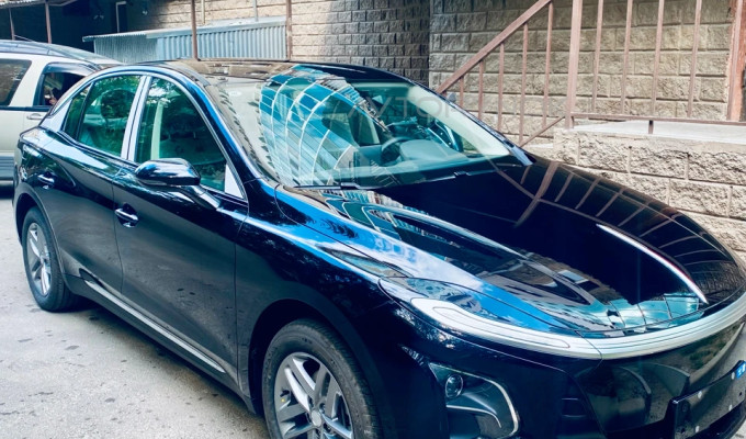 Hongqi E-QM5 2025 года