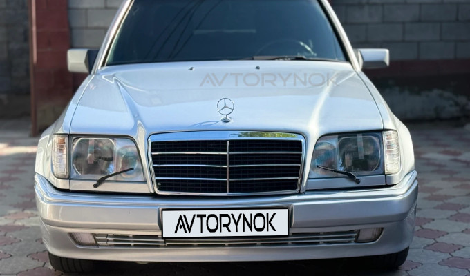 Mercedes-Benz E-Класс 1993 года