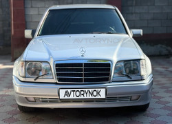 Mercedes-Benz E-Класс 1993 года