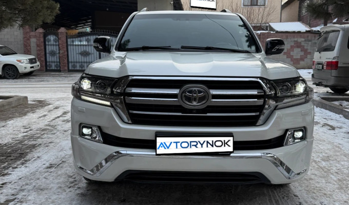 Toyota Land Cruiser 2017 года