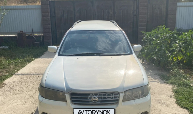Nissan Avenir 1998 года