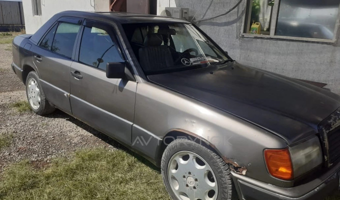 Mercedes-Benz E-Класс 1990 года