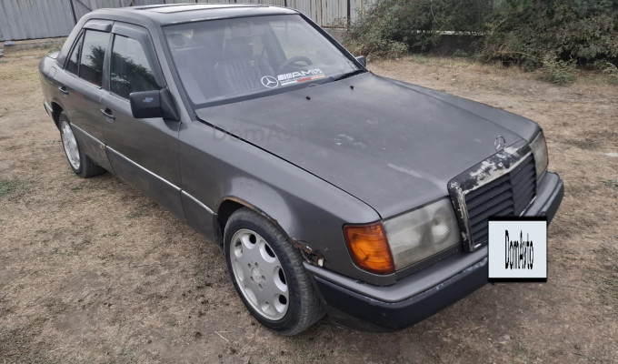 Mercedes-Benz E-Класс 1990 года