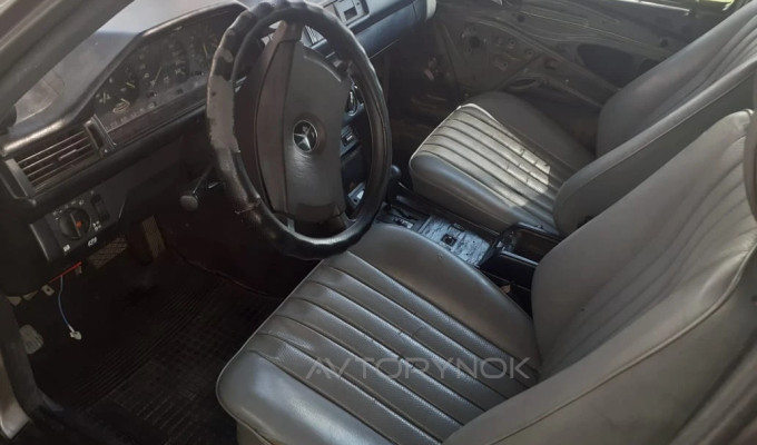 Mercedes-Benz E-Класс 1990 года