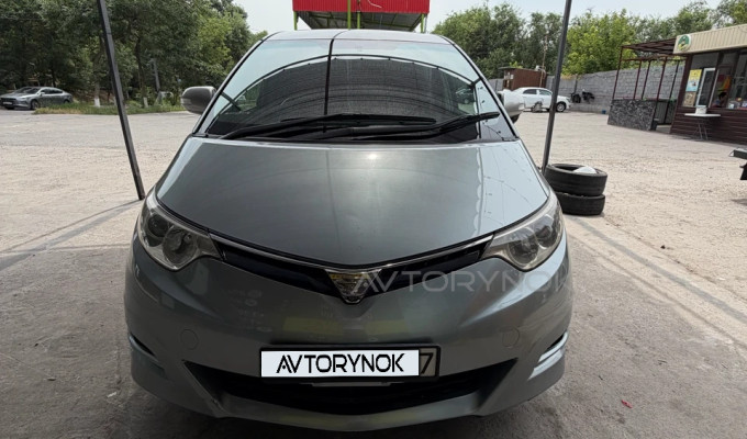 Toyota Estima 2008 года