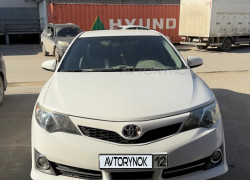 Toyota Camry 2013 года