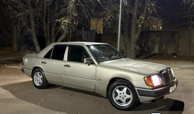 Mercedes-Benz E-Класс 1991 года