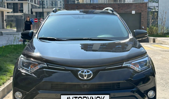 Toyota RAV4 2018 года