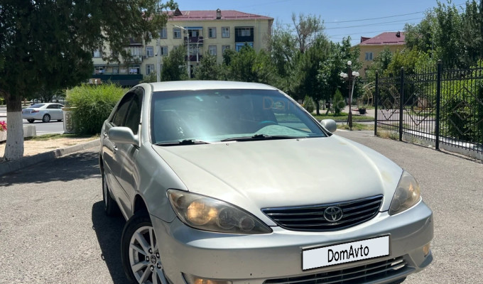 Toyota Camry 2005 года