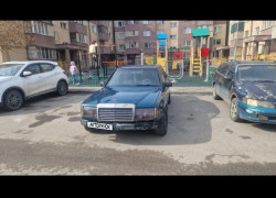 Mercedes-Benz E-Класс 1988 года