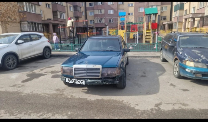 Mercedes-Benz E-Класс 1988 года