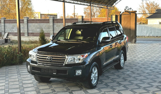 Toyota Land Cruiser 2013 года