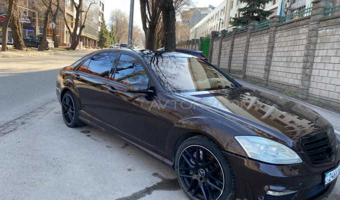 Mercedes-Benz S-Класс 2006 года