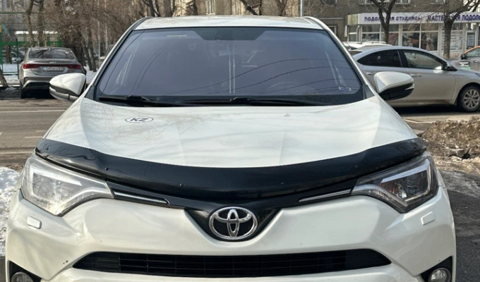 Toyota RAV4 2017 года